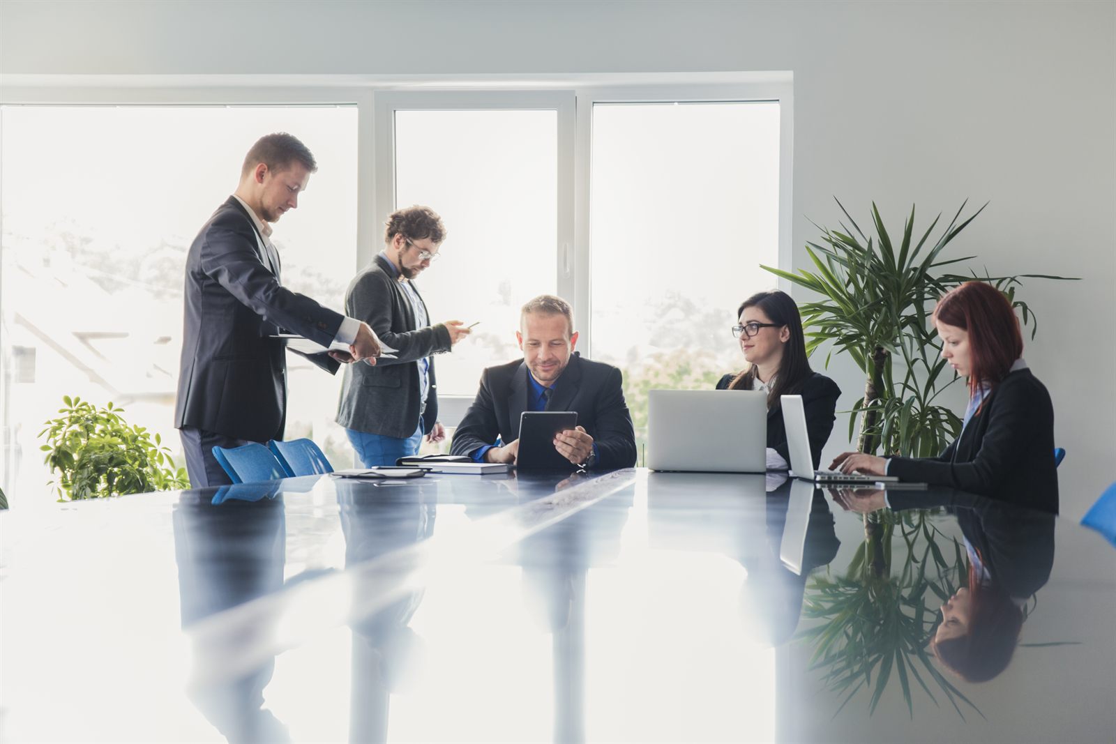 Profissionais em reunião de trabalho